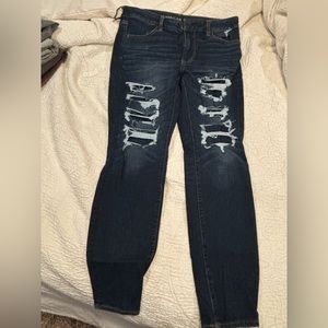 American Eagle distressed skinny jeans. Size: 12